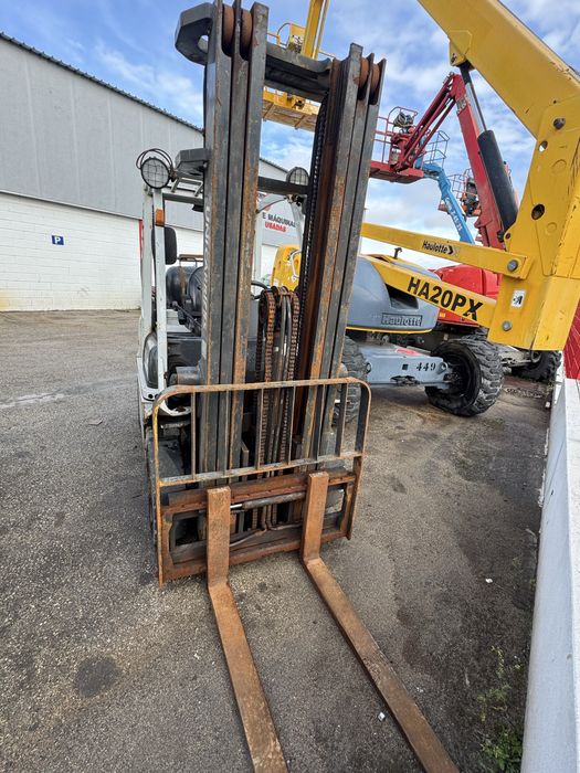 Empilhador 2ton Gas usado