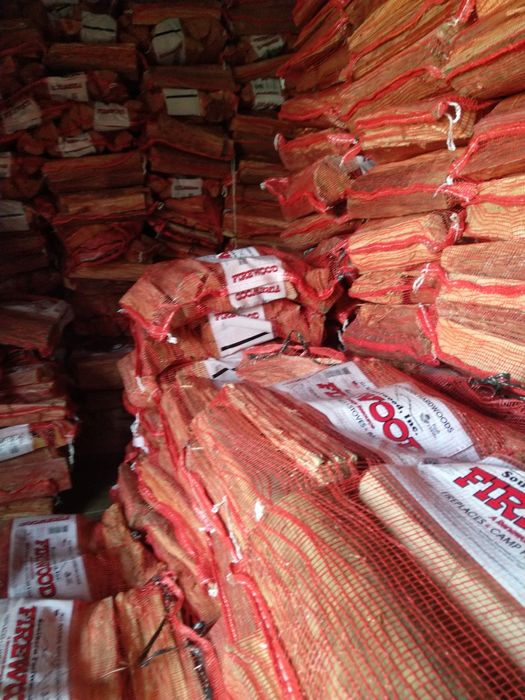 Sacos de lenha garantidamente seca