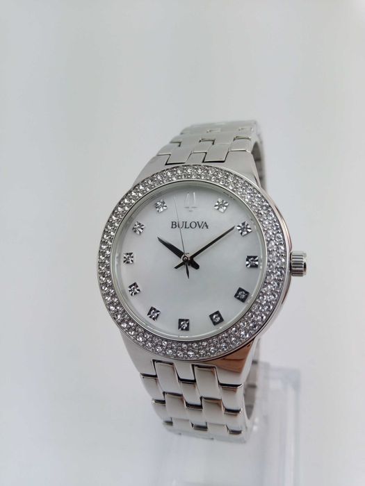 Женские часы Swarovski Bulova 96X144 с перламутровым циферблатом