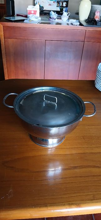 Terrina de inox, com tampa