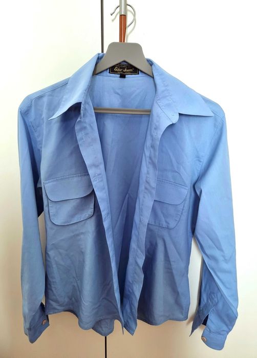 Camisa azul clara de manga comprida, tamanho M