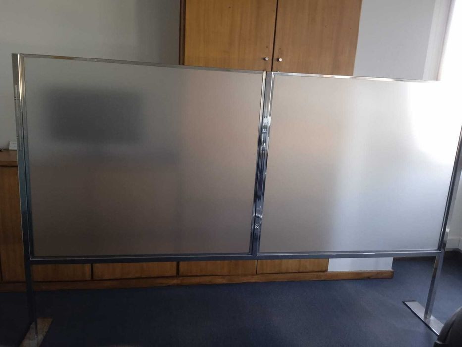 Divisória em vidro acrílico