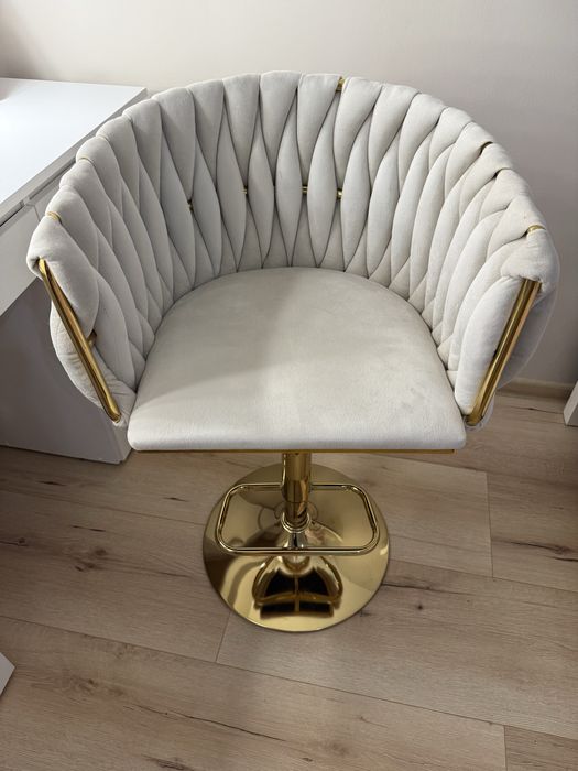 Krzesło welurowe idealne do toaletki