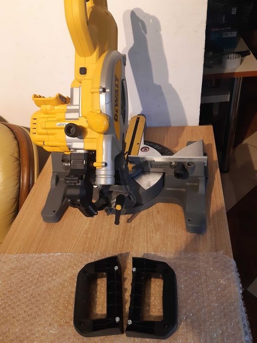 DeWALT DCS777 Ukośnica akumulatorowa 54 V