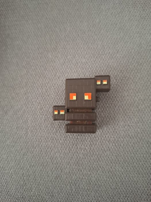 2  figurki minecraft kinder joy