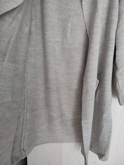 Sweter długi z kapturem