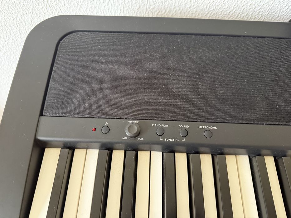 Piano korg B2 como novo. Usado em casa umas 6 vezes