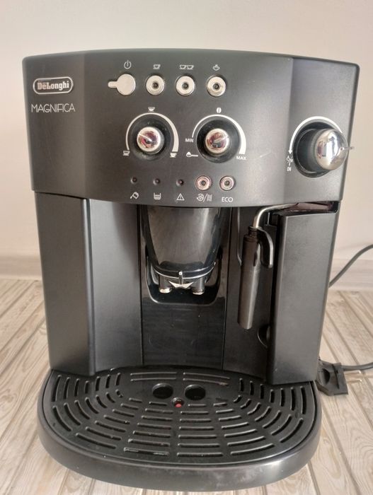 Продам кавоварку De'Longhi MAGNIFICA!