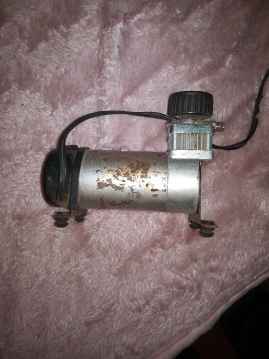 Автомобильный компрессор Вихрь