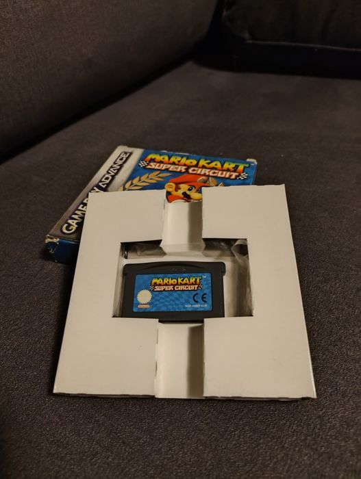 Gra na Nintendo Game Boy Advance, Mario Kart Super Circuit, działająca