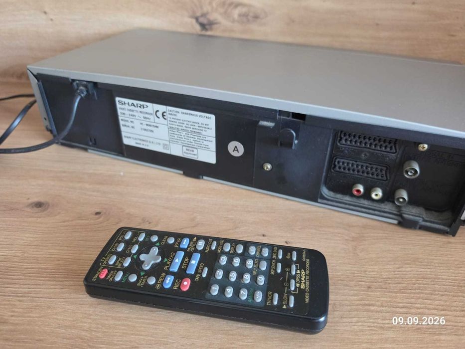 Sharp VC-MH815 magnetowid VHS + pilot