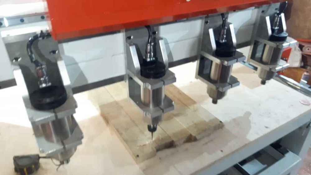 Станок фрезерный с ЧПУ 4 шпинделя, 4 поворотных группы. 4Д ЧПУ.