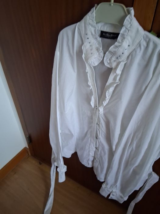 Camisa branca folhos M