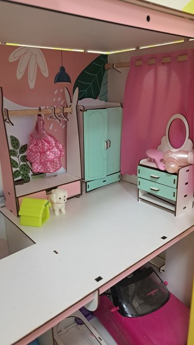 Ляльковий будинок з меблями