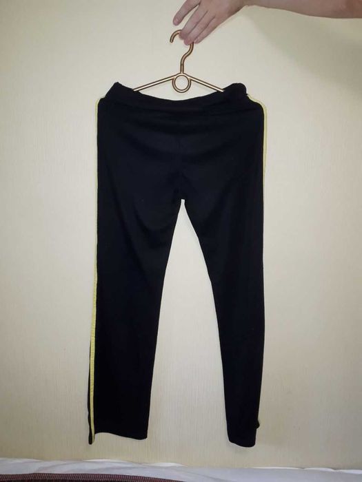 Спортивные трикотажные брюки черные. Брюки спортивные черные размер S