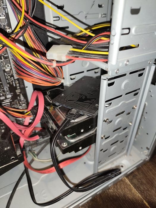 Системний блок i5-9600k/16Gb geforce 440/quadro2000