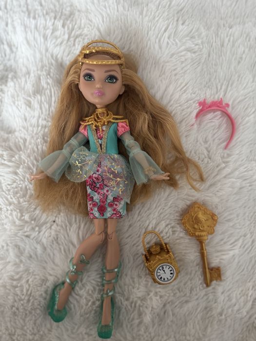 Lalka ever after high z akcesoriami