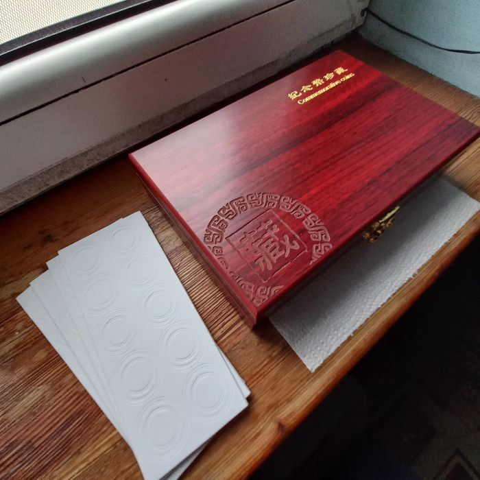 Piękna Drewniana Szkatułka na 50sztuk Monet w Kapslach!!!