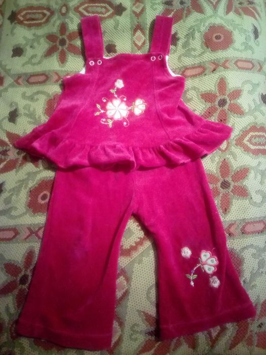 Продам костюмчики