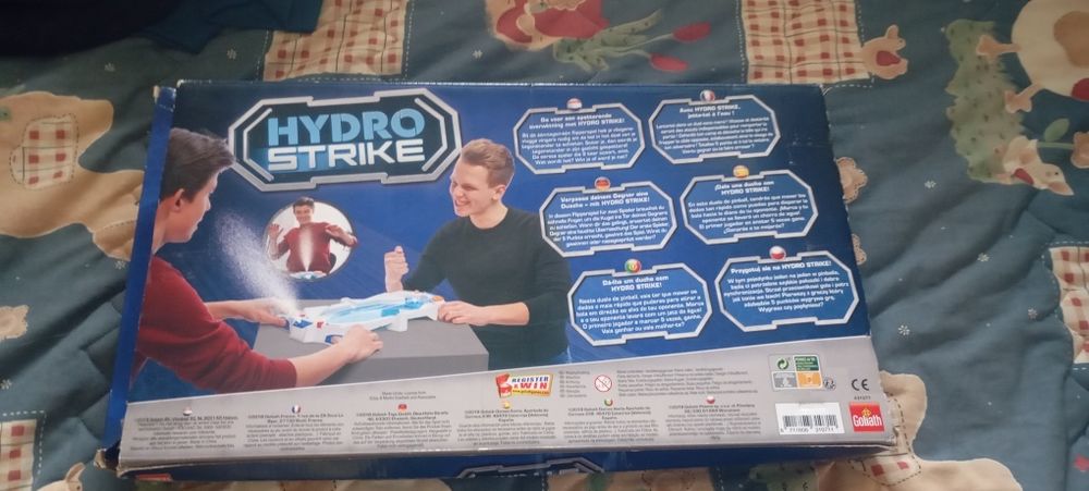 Jogo de futebol com água