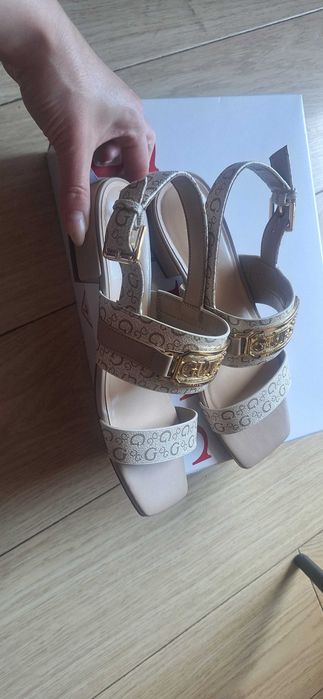 Guess sandały FLOA0SELL03
