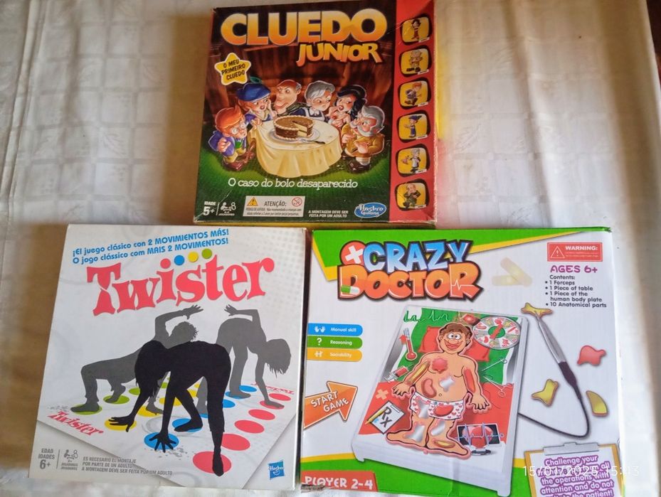 Lote de 16 puzzles e jogos.20€ tudo.