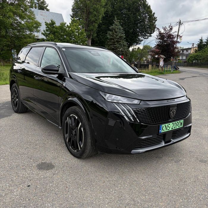 Peugeot E-5008