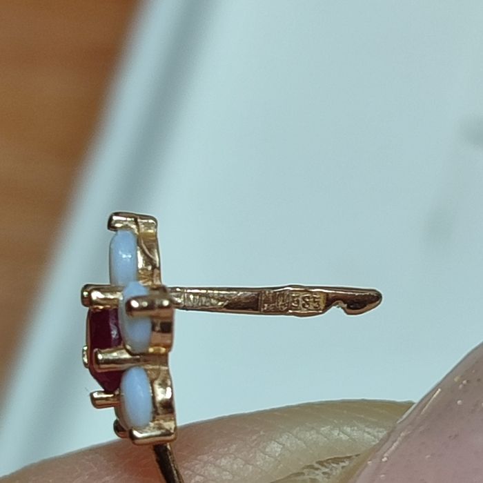 Золотые сережки с камнями 585 пробы