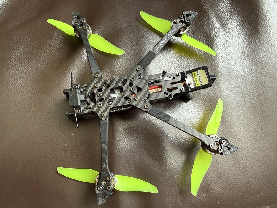 Dron Flywoo Explorer LR 4 HD pod DJI