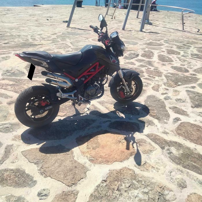 Mota Benelli 125 TNT