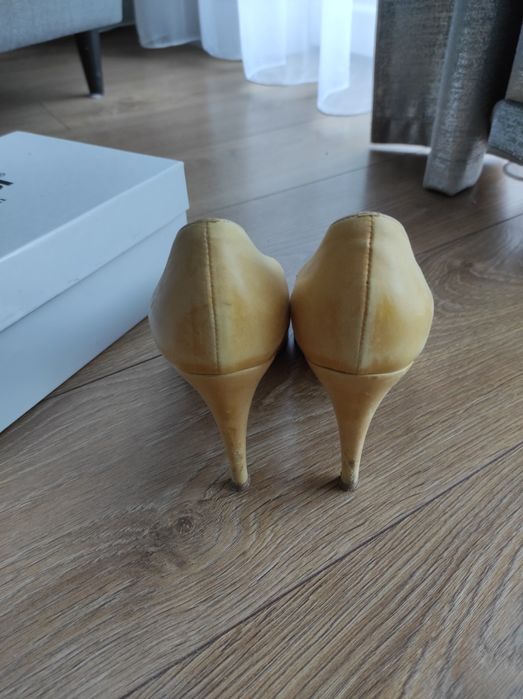 Gino Rossi piękne pastelowe żółte skórzane czółenka 38