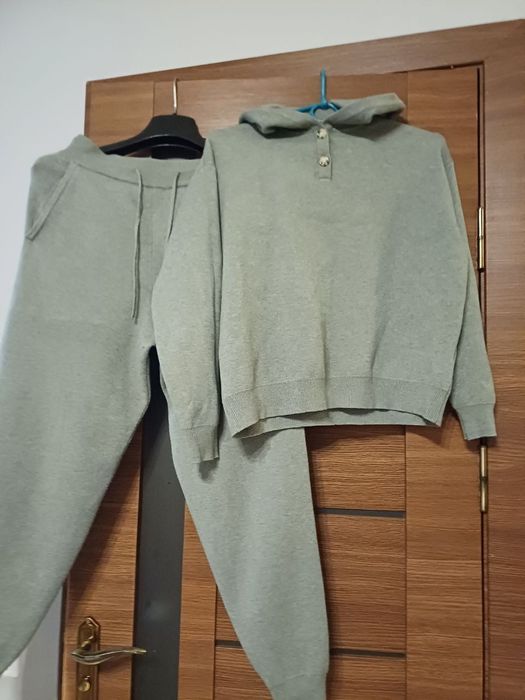 Оливковий Спортивний костюм від Oysho 
Розмір S
Стан ідеальний 
Ціна 1