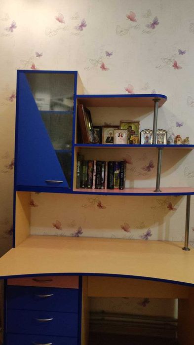 Письменный/компьютерный стол с полками и ящиками