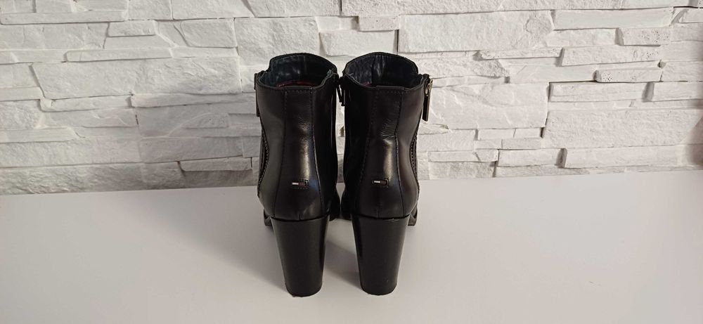Botki Tommy Hilfiger roz.41 wkł.26 cm.