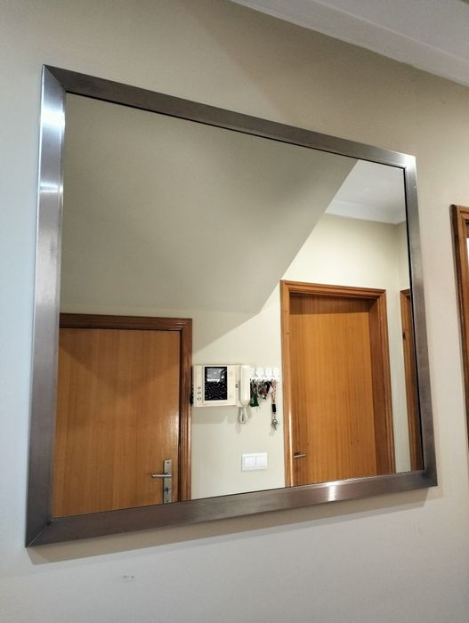 Espelho com aro em alumínio - 1.10cm x 1.10cm