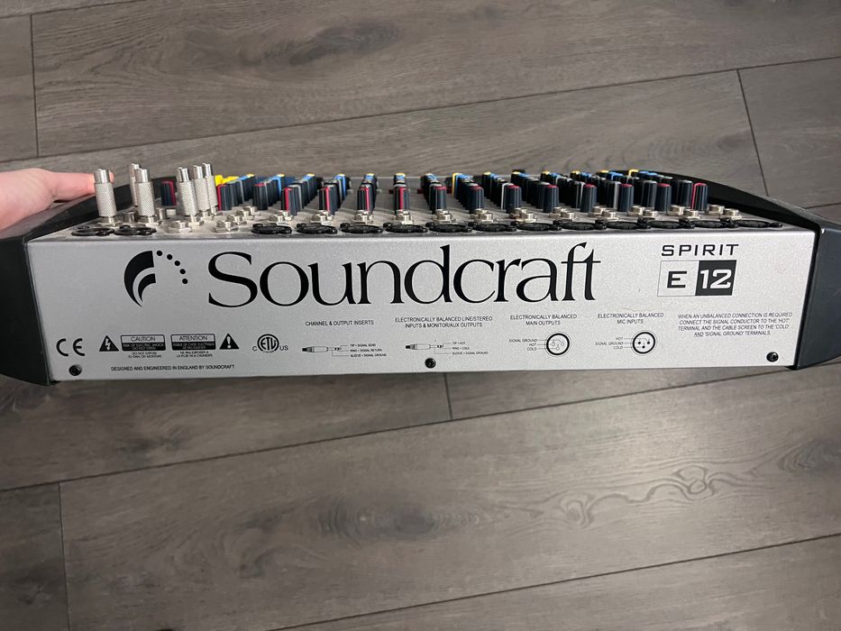 микшерный пульт Soundcraft Spirit E12.