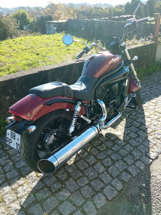 Moto Hyosung Áquila GV650