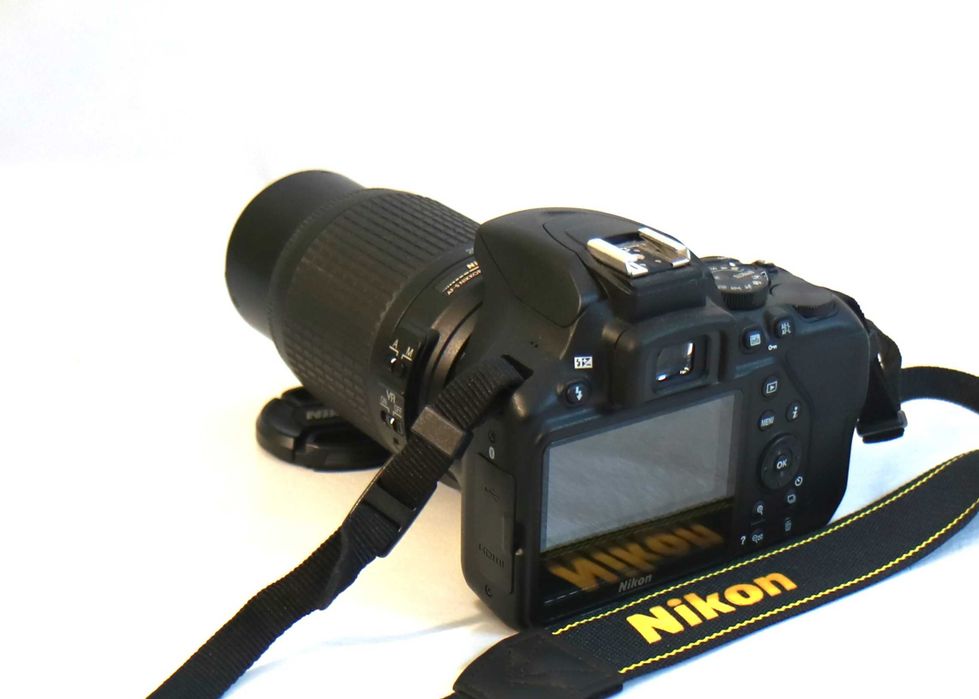 Nikon D3500 com Nikon 55-200mm VR máquina fotográfica digital reflex