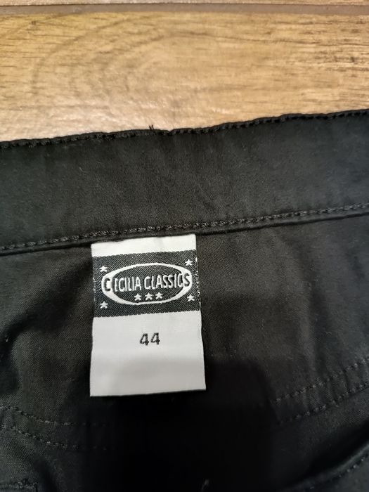 Czarne spodnie firmy Cecilia classics rozmiar 44