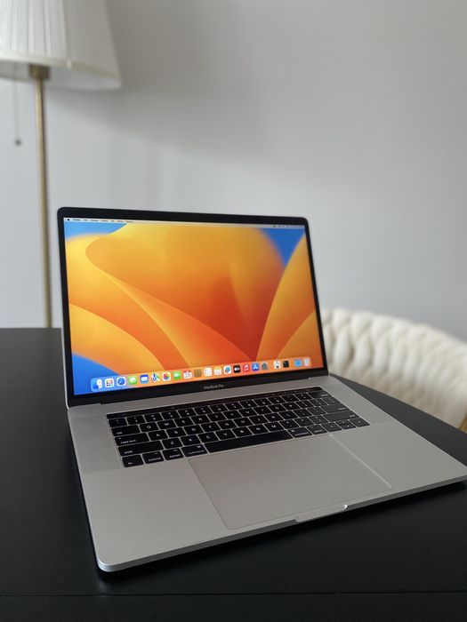 MacBook Pro 15” A1707 [2017r] bardzo zadbany