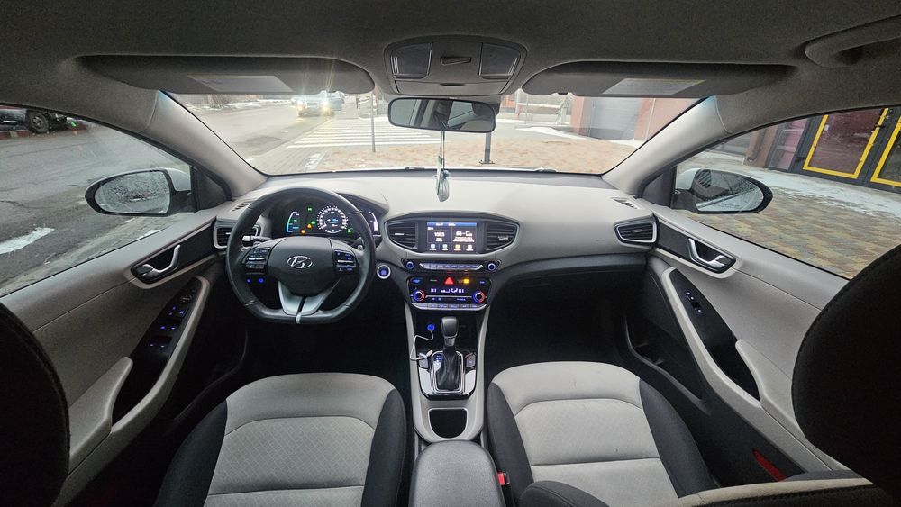 Хундай іонік гібрид 1.6гібрид 2018рік