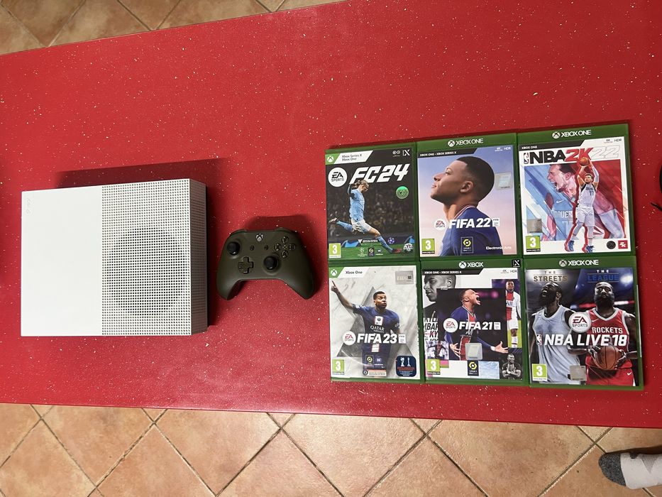 Xbox One S [4K] + Comando + Jogos [FC25, NBA2K22, Fortnite, Roblox]