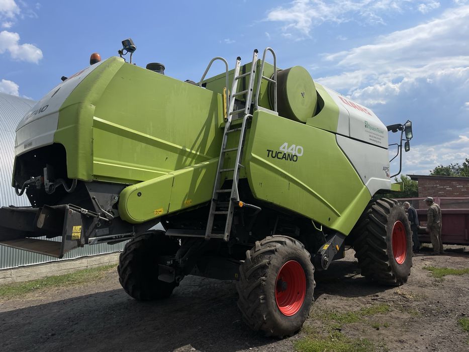 продам зернозбиральний Комбай Клас Тукано 440