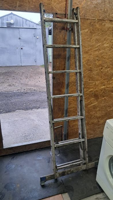 Продам алюминиевую лестницу-стремянку с бесплатной  доставкой