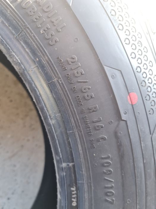 215/65R16C Continental