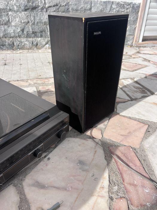 Leitor de Vinil Philips F1141 e radio antigo para peças