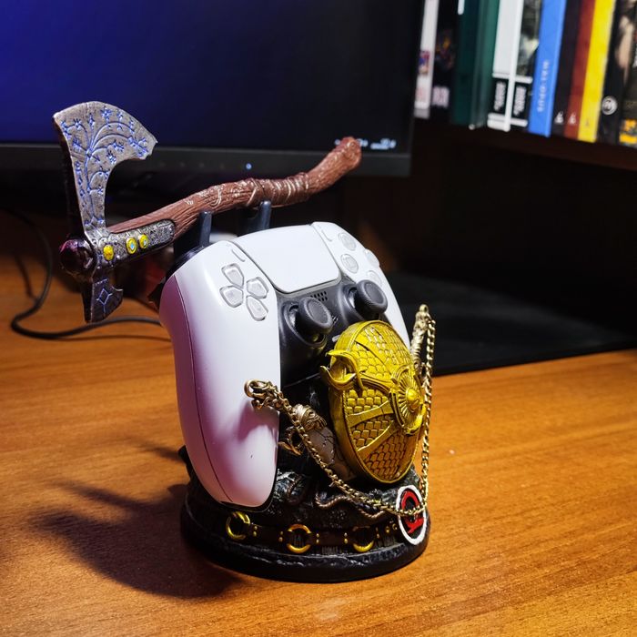 Подставка-держатель для геймпада в стиле God of War