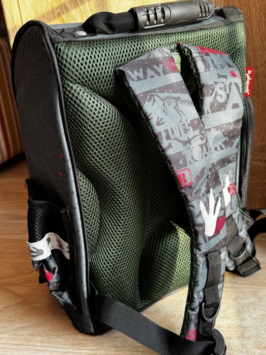 Продаю шкільний рюкзак 300грн