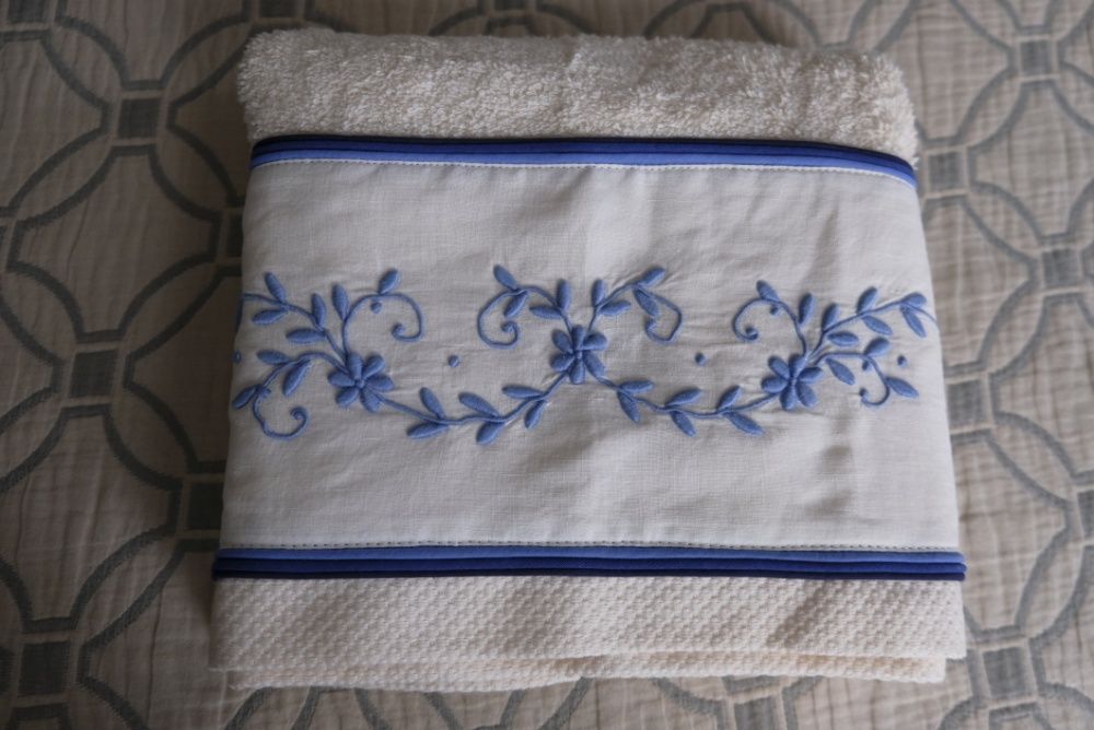 Toalha de rosto em Bordado Madeira 100cmx50cm