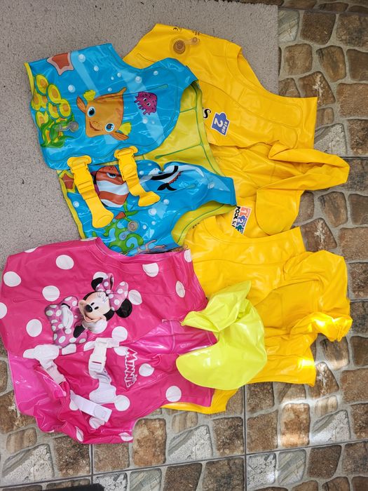 Жилети для плавання на 3-6 рокіа intex